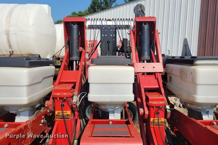 image for item DR4442 1996 AGCO White 6180 planter