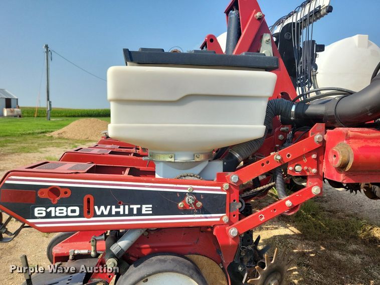 image for item DR4442 1996 AGCO White 6180 planter