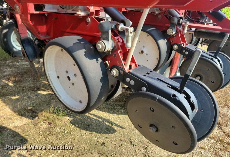 image for item DR4442 1996 AGCO White 6180 planter