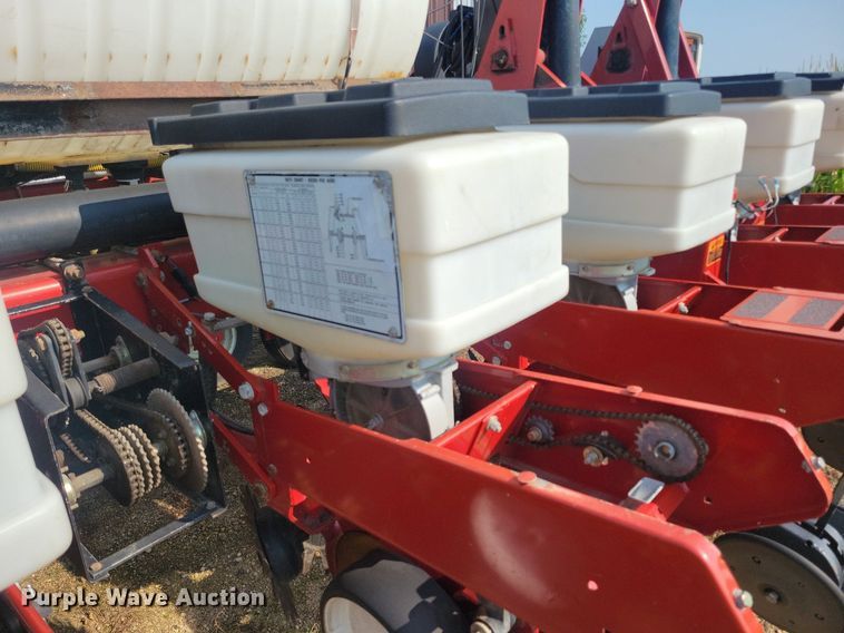 image for item DR4442 1996 AGCO White 6180 planter