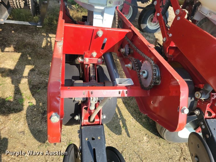 image for item DR4442 1996 AGCO White 6180 planter