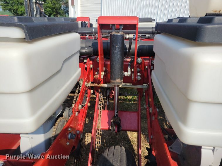 image for item DR4442 1996 AGCO White 6180 planter