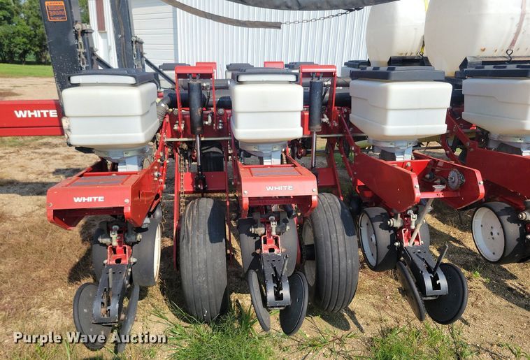 image for item DR4442 1996 AGCO White 6180 planter