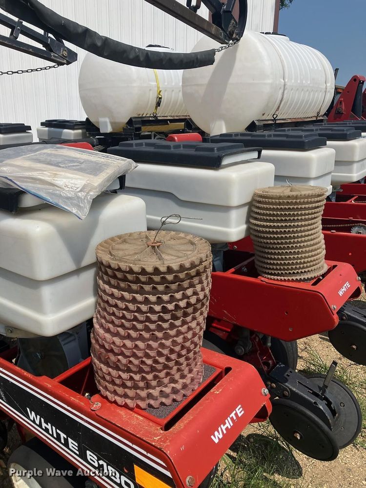 image for item DR4442 1996 AGCO White 6180 planter