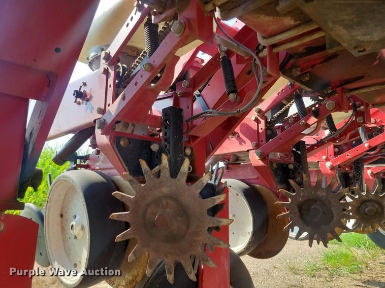 image for item DR4442 1996 AGCO White 6180 planter