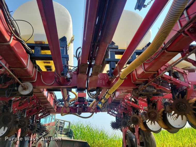 image for item DR4442 1996 AGCO White 6180 planter