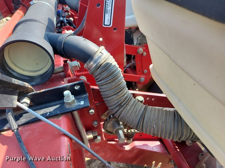 image for item DR4442 1996 AGCO White 6180 planter