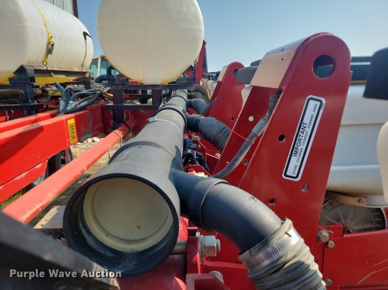 image for item DR4442 1996 AGCO White 6180 planter