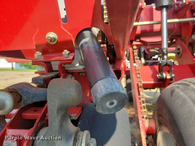 image for item DR4442 1996 AGCO White 6180 planter