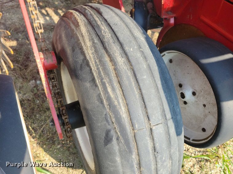 image for item DR4442 1996 AGCO White 6180 planter