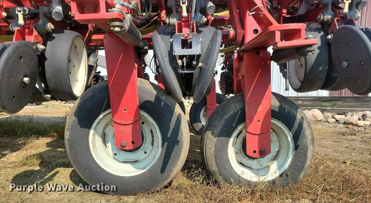 image for item DR4442 1996 AGCO White 6180 planter