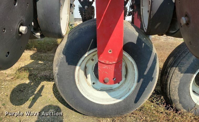 image for item DR4442 1996 AGCO White 6180 planter