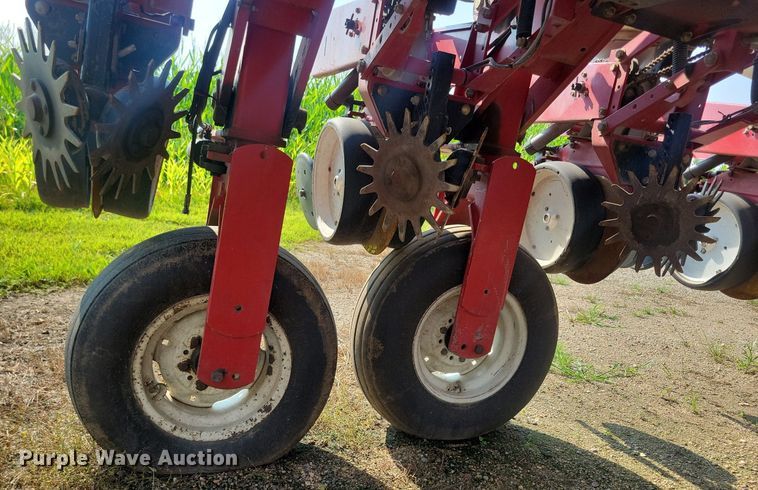 image for item DR4442 1996 AGCO White 6180 planter