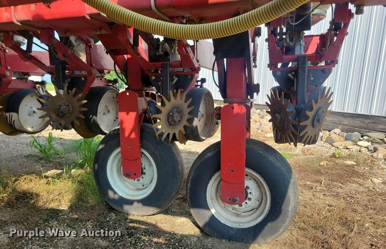 image for item DR4442 1996 AGCO White 6180 planter