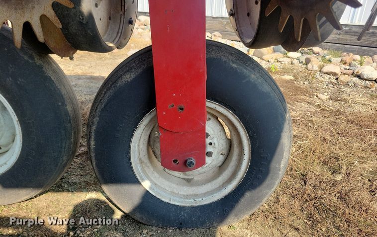 image for item DR4442 1996 AGCO White 6180 planter