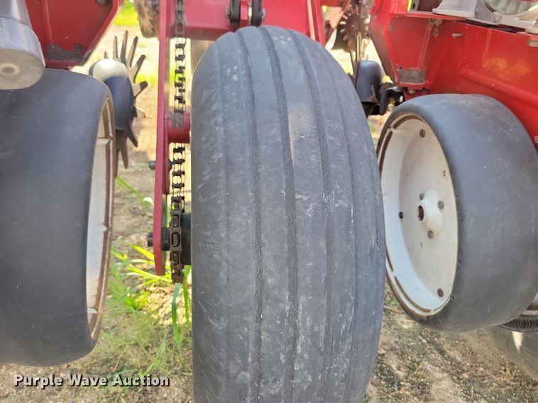 image for item DR4442 1996 AGCO White 6180 planter