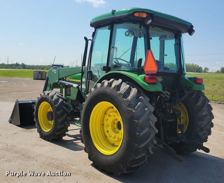 image for item DR4446 2003 John Deere 5520 MFWD tractor