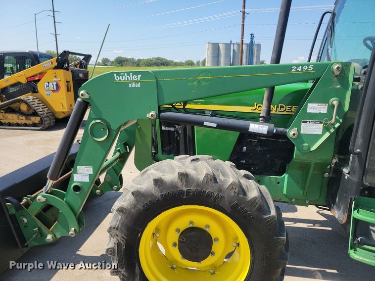 image for item DR4446 2003 John Deere 5520 MFWD tractor