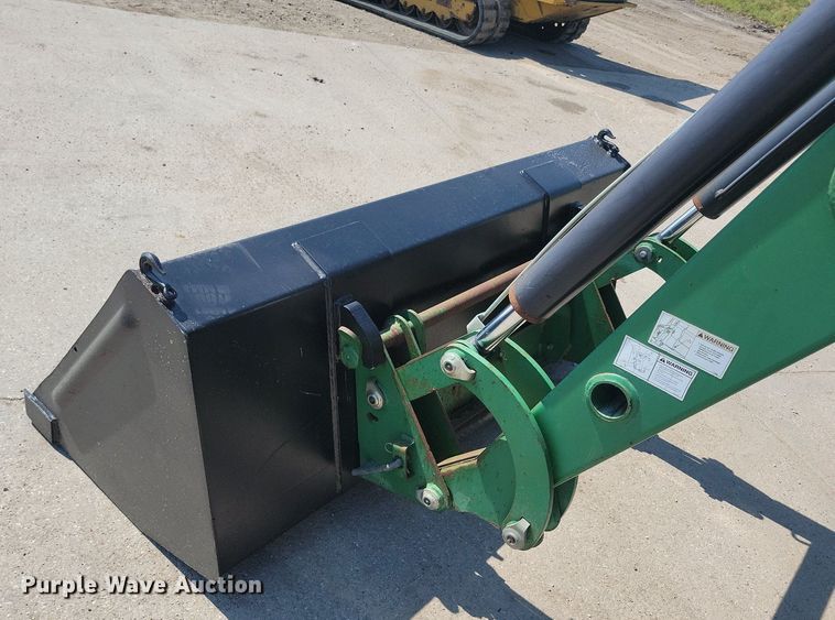 image for item DR4446 2003 John Deere 5520 MFWD tractor