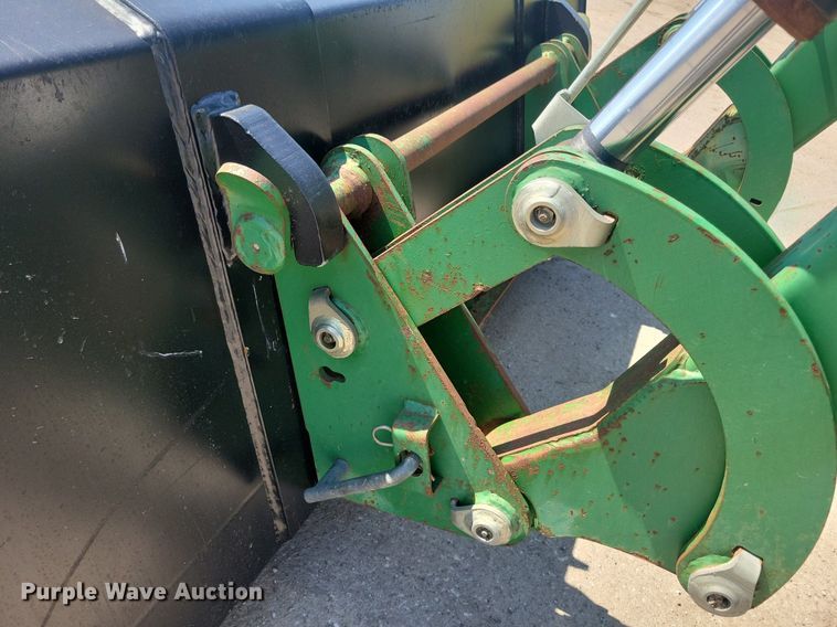 image for item DR4446 2003 John Deere 5520 MFWD tractor