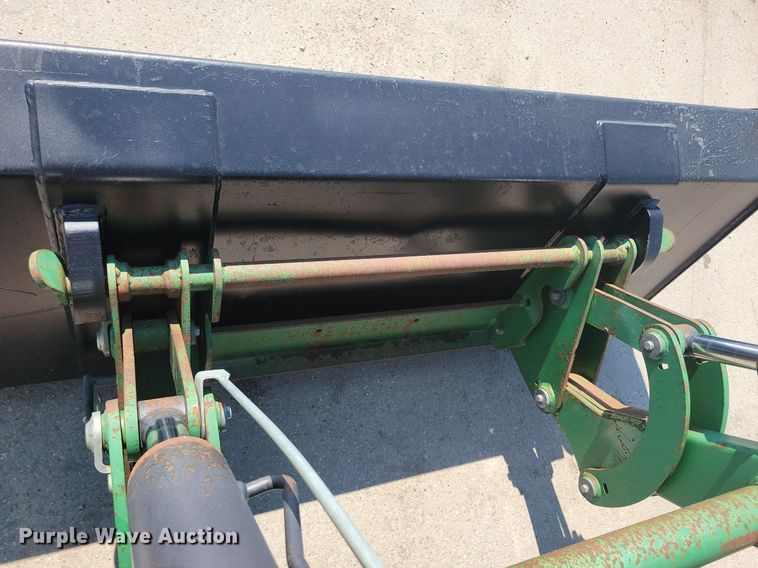 image for item DR4446 2003 John Deere 5520 MFWD tractor