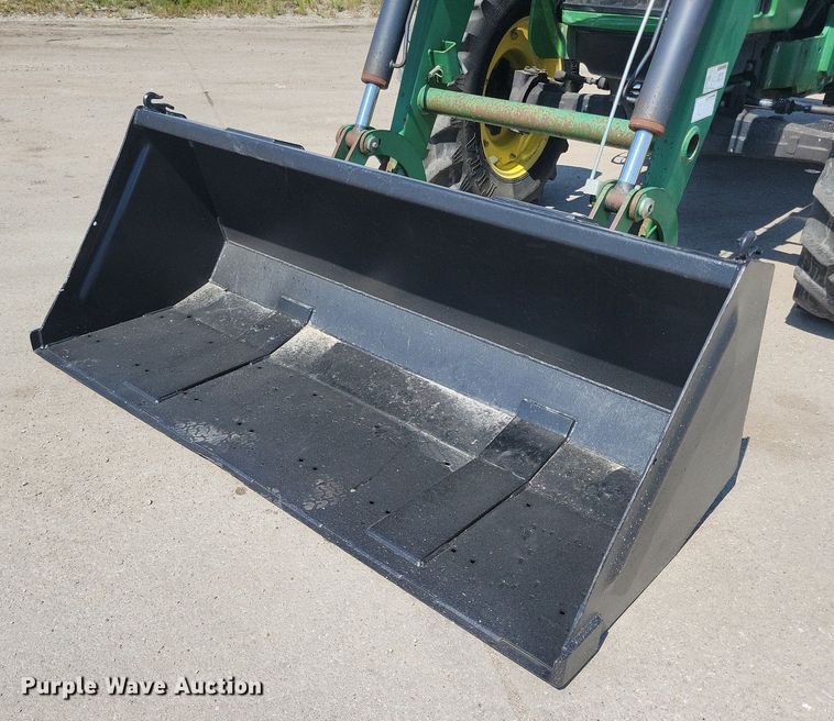 image for item DR4446 2003 John Deere 5520 MFWD tractor