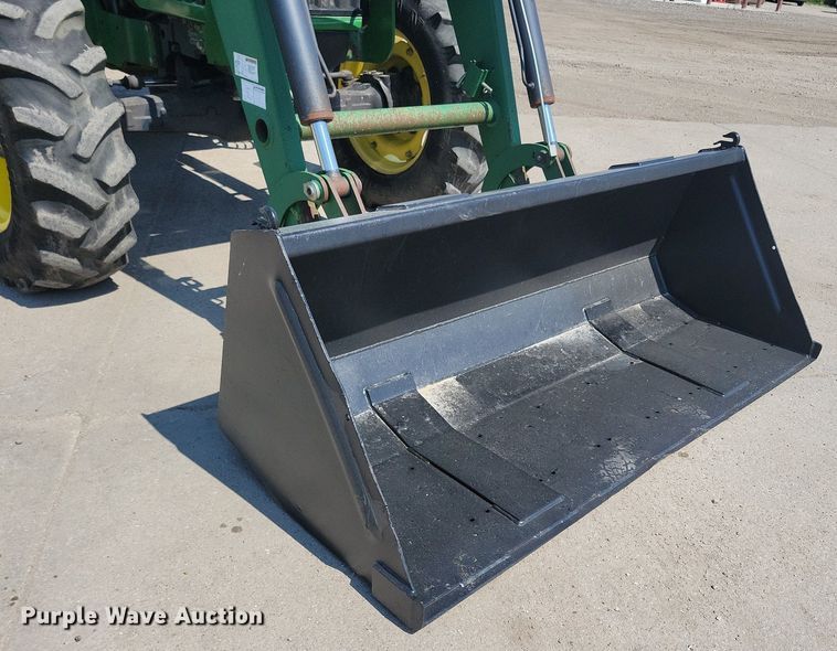 image for item DR4446 2003 John Deere 5520 MFWD tractor