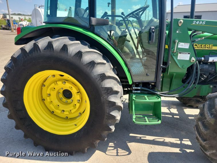 image for item DR4446 2003 John Deere 5520 MFWD tractor