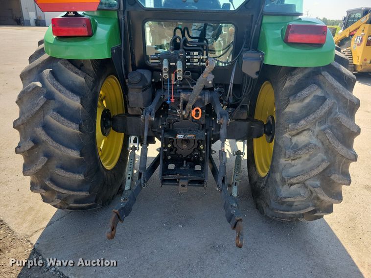 image for item DR4446 2003 John Deere 5520 MFWD tractor