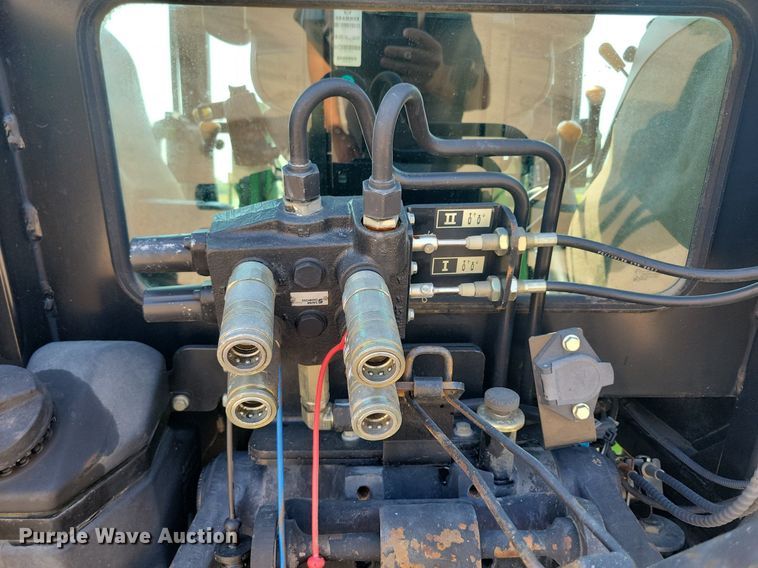 image for item DR4446 2003 John Deere 5520 MFWD tractor