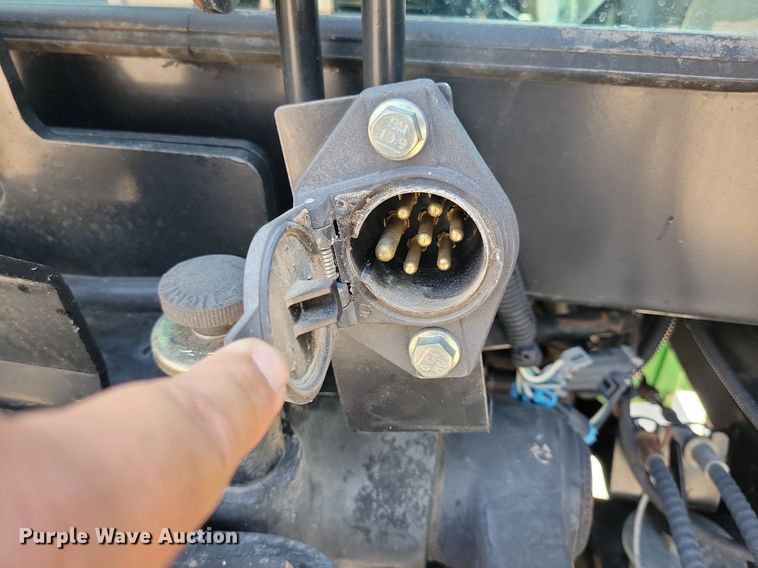 image for item DR4446 2003 John Deere 5520 MFWD tractor