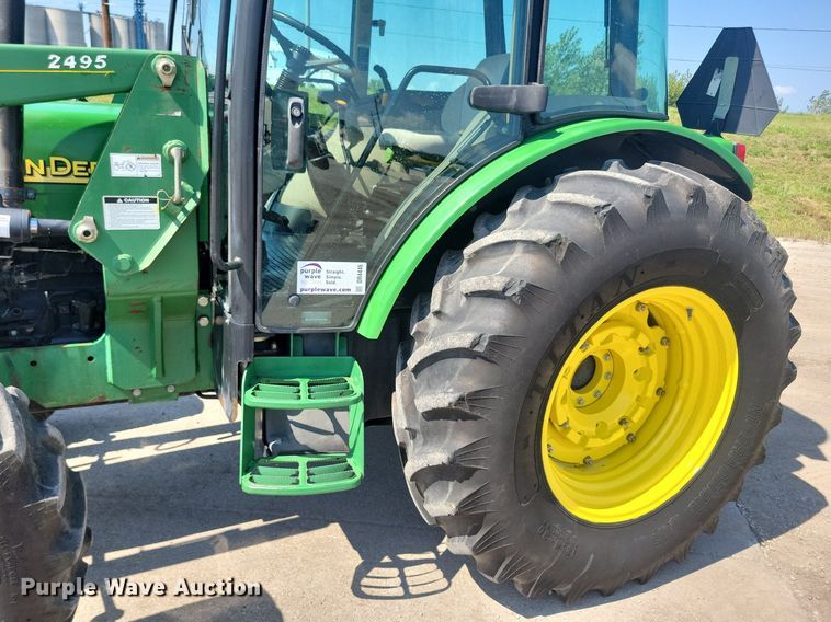 image for item DR4446 2003 John Deere 5520 MFWD tractor