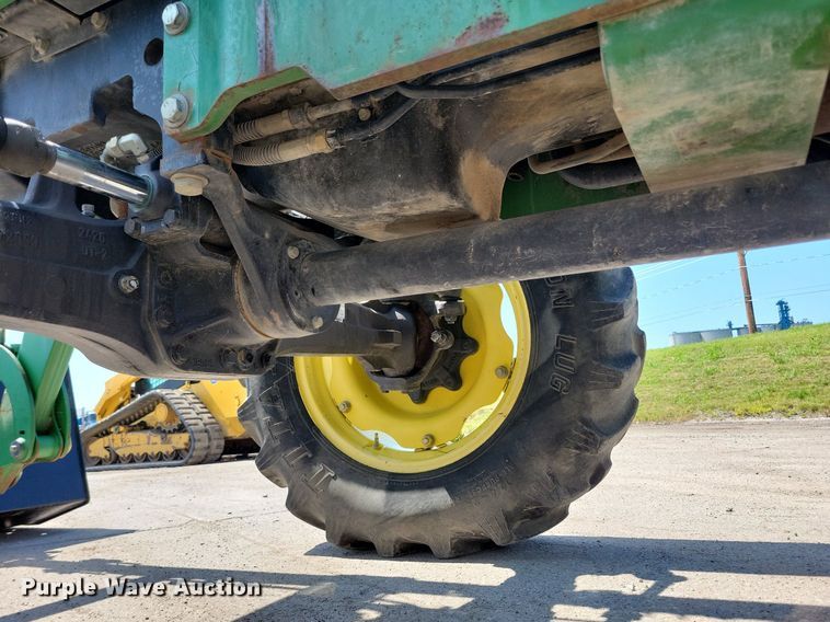 image for item DR4446 2003 John Deere 5520 MFWD tractor