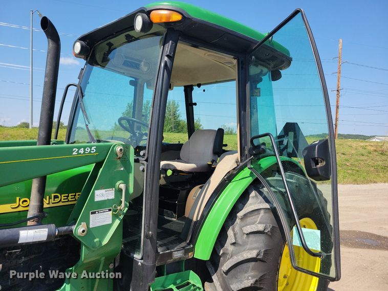 image for item DR4446 2003 John Deere 5520 MFWD tractor