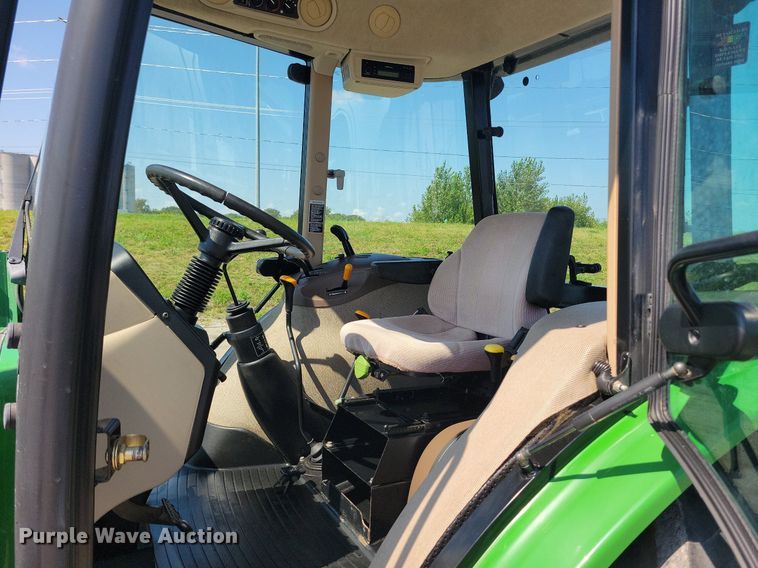 image for item DR4446 2003 John Deere 5520 MFWD tractor
