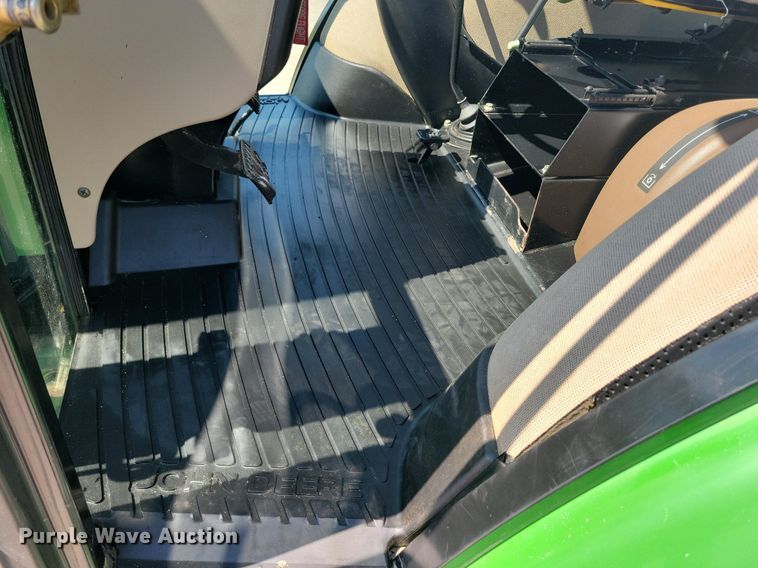 image for item DR4446 2003 John Deere 5520 MFWD tractor