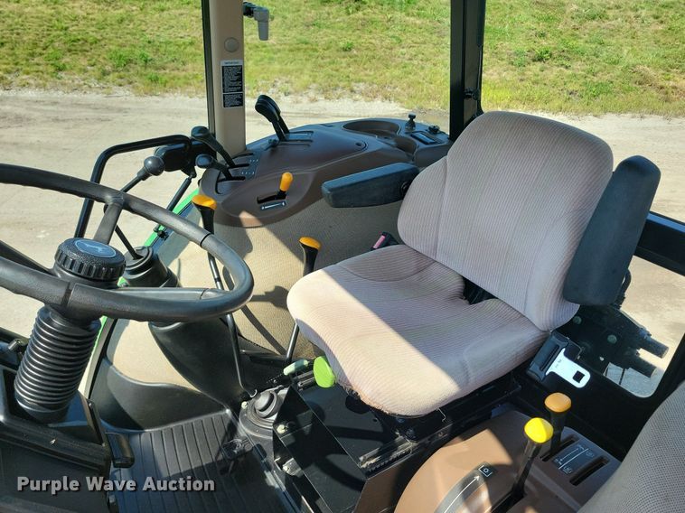 image for item DR4446 2003 John Deere 5520 MFWD tractor
