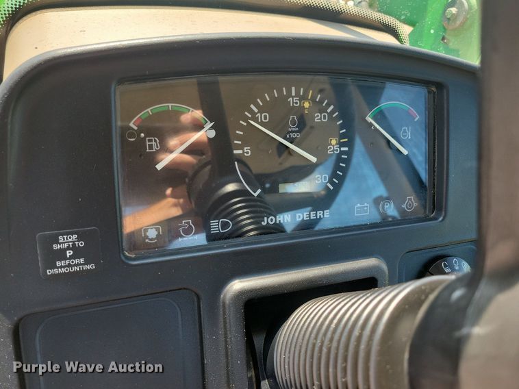 image for item DR4446 2003 John Deere 5520 MFWD tractor