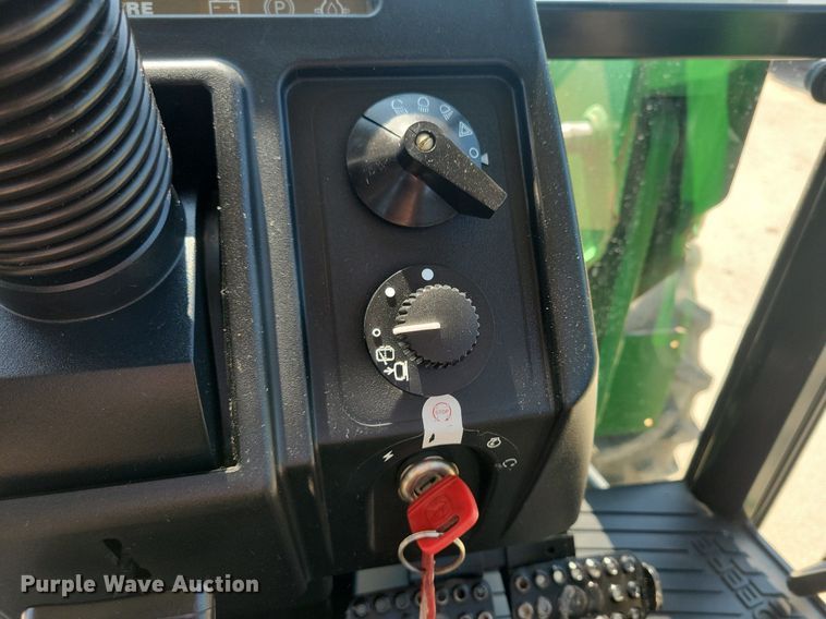 image for item DR4446 2003 John Deere 5520 MFWD tractor