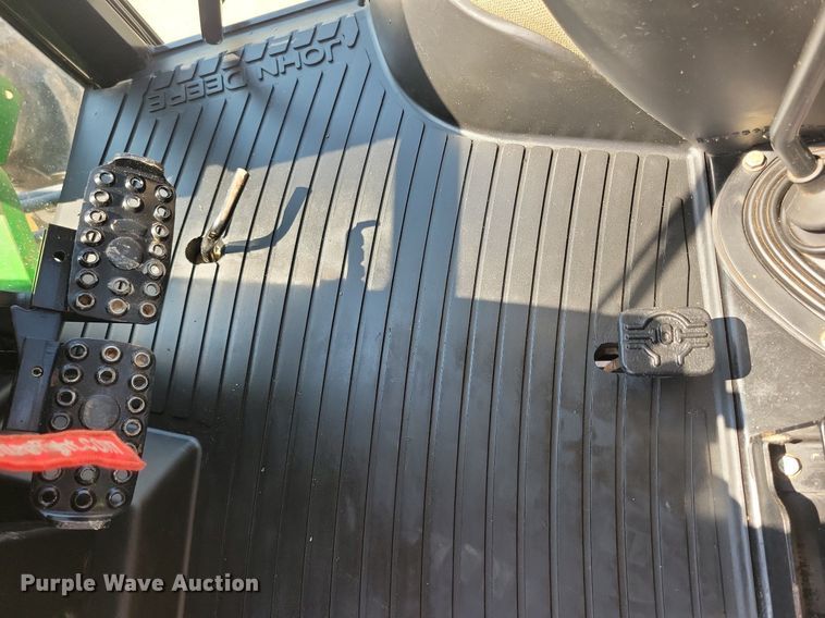 image for item DR4446 2003 John Deere 5520 MFWD tractor