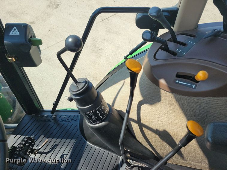 image for item DR4446 2003 John Deere 5520 MFWD tractor