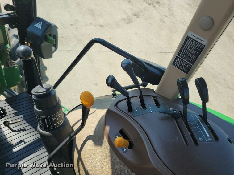 image for item DR4446 2003 John Deere 5520 MFWD tractor