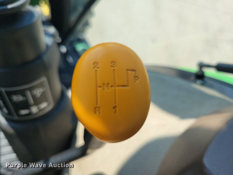 image for item DR4446 2003 John Deere 5520 MFWD tractor