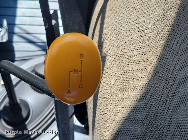 image for item DR4446 2003 John Deere 5520 MFWD tractor