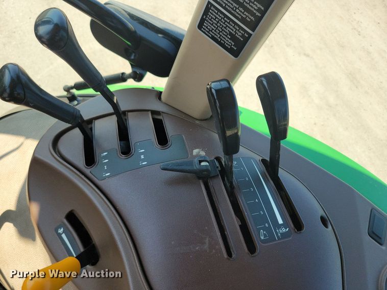 image for item DR4446 2003 John Deere 5520 MFWD tractor