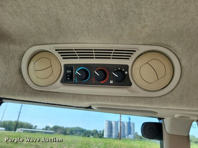 image for item DR4446 2003 John Deere 5520 MFWD tractor