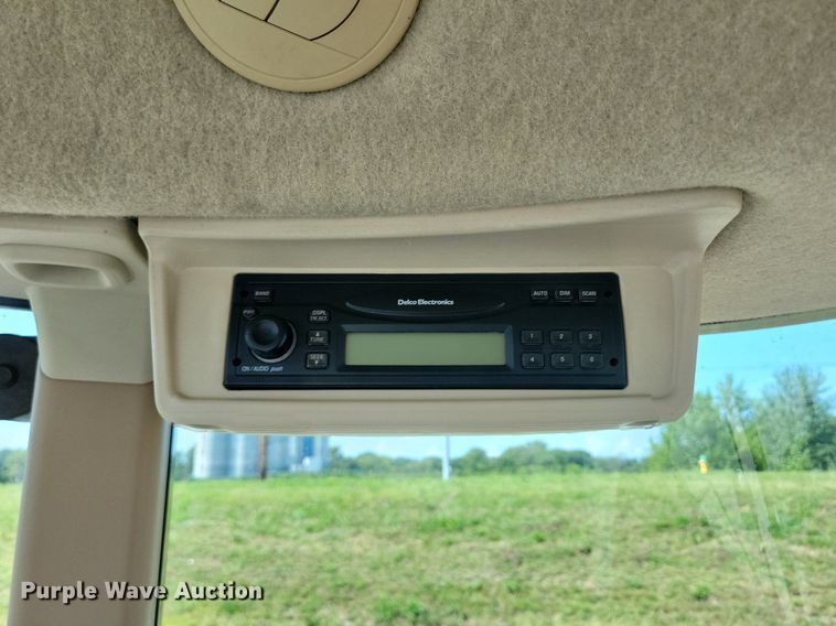 image for item DR4446 2003 John Deere 5520 MFWD tractor