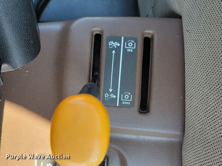 image for item DR4446 2003 John Deere 5520 MFWD tractor