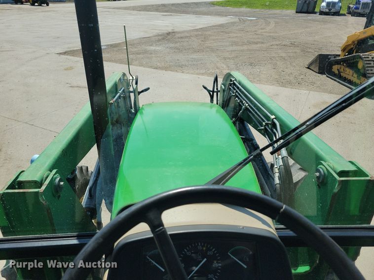 image for item DR4446 2003 John Deere 5520 MFWD tractor