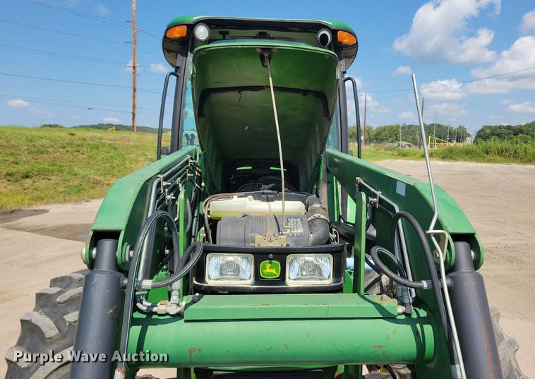 image for item DR4446 2003 John Deere 5520 MFWD tractor